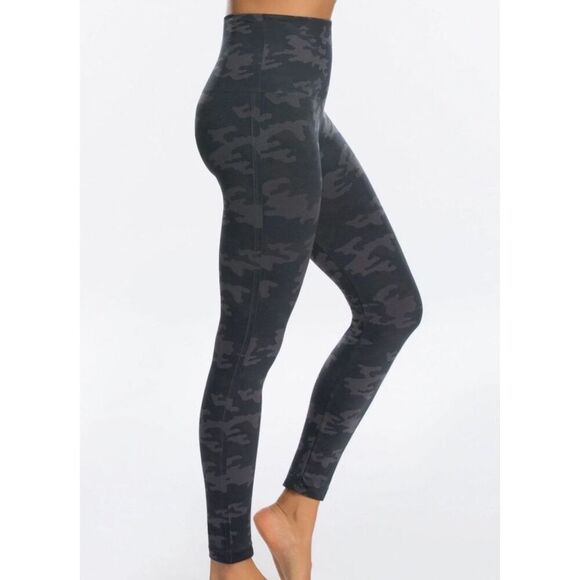 SPANX Look At Me Now Leggings in Black Camo Size S - Picture 4 of 7
